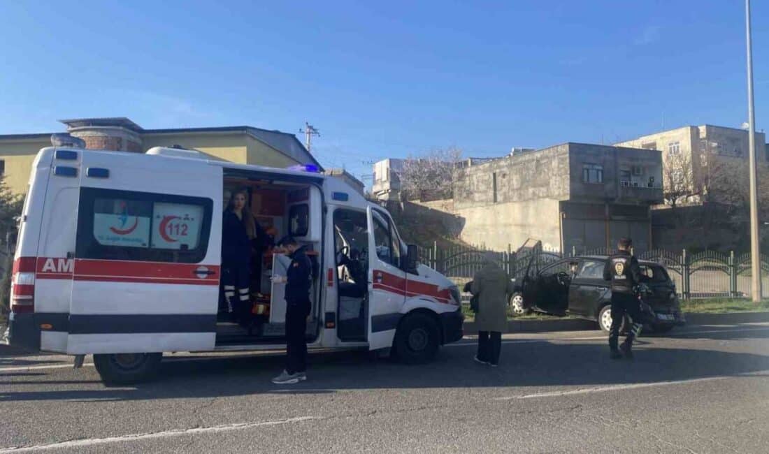 Diyarbakır’da minibüs ile otomobil çarpıştı: 3 çocuk dahil 6 yaralı! Diyarbakır'ın Yenişehir ilçesinde M.Ç. yönetimindeki minibüs, F.B.'nin aracına çarptı. Kazada