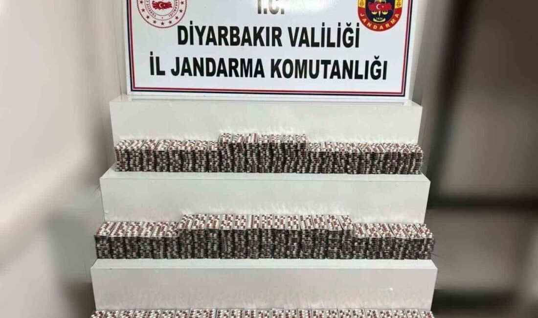Diyarbakır’da Jandarma Operasyonunda 13 Bin 552 Adet Sentetik Hap Ele Geçirildi Diyarbakır'ın Kayapınar ilçesinde jandarma, uyuşturucu operasyonunda U.S., F.B., M.A.E.T., M.A.