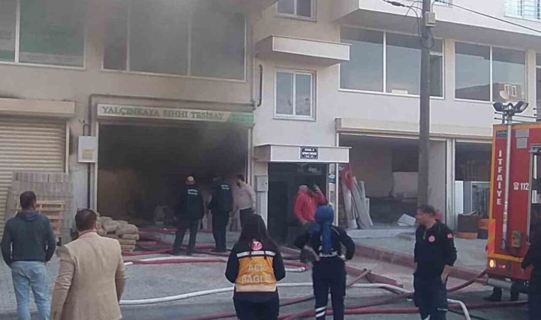 Hatay’daki sıhhi tesisat dükkanında çıkan yangın, itfaiye tarafından m hızla söndürüldü. Hatay'ın Dörtyol ilçesinde bir sıhhi tesisat dükkanında çıkan yangın, itfaiye