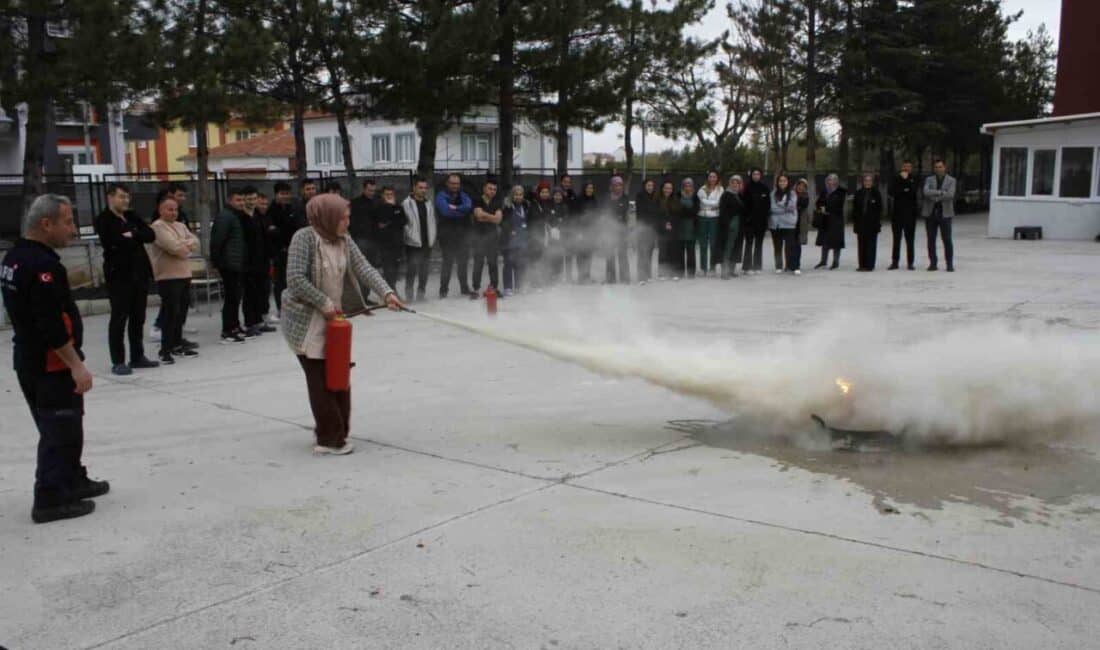 Afyonkarahisar’da Engelli Bakım Merkezi Personeline Afet ve Yangın Eğitimi Düzenlendi Afyonkarahisar'da, İl Afet ve Acil Durum Müdürlüğü tarafından Özel Sandıklı