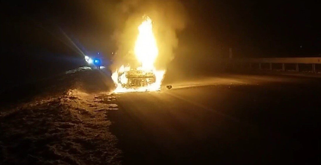 Erzincan’da Seyir Halindeki Fiat Tofaş Otomobil Alev Alev Yandı Erzincan'da Zafer Şahin'e ait Fiat Tofaş aracı, Tercan ilçesi Kargın