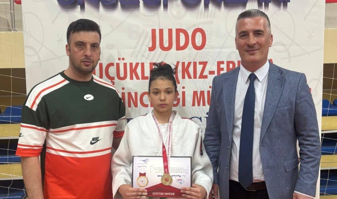 Bilecik’teki Judo Küçükler Grup Müsabakaları’nda Eskişehirli atletlerden Aynişah Akkoca birinci, Ferzan Deniz Çalık ise beşinci oldu. Bilecik'teki Okul Sporları Judo Küçükler Grup Müsabakaları'nda Eskişehirli sporculardan Aynişah