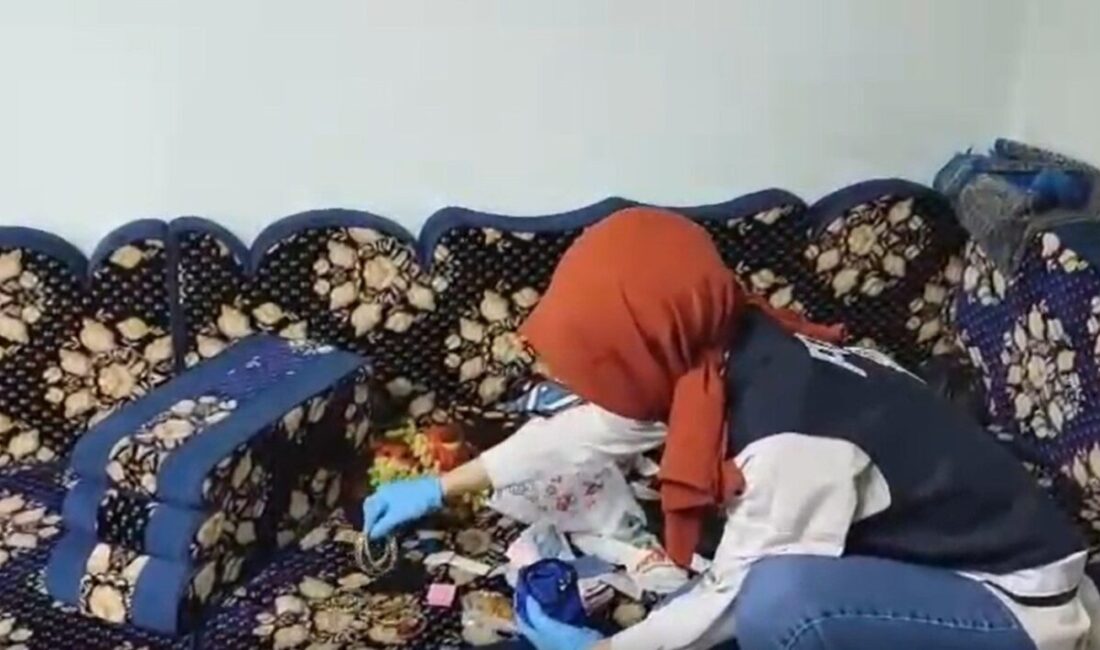 Gaziantep’te düzenlenen hırsızlık operasyonunda 17 kişi tutuklandı Gaziantep’te gerçekleştirilen hırsızlık operasyonunda, 20 kişi gözaltına alındı. Bunlardan 17'si