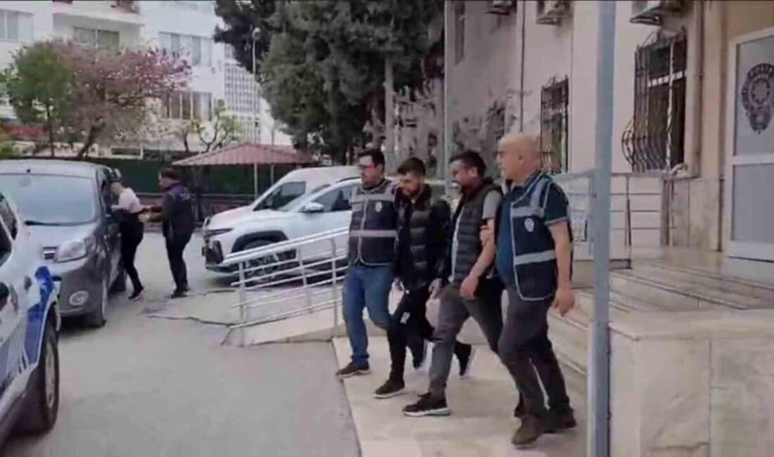Mersin Mut’ta düzenlenen polis operasyonunda aranan 3 hükümlü yakalandı ve cezaevine gönderildi. Mersin’in Mut ilçesinde polis, aranan 3 hükümlüyü düzenlediği operasyonda yakaladı.