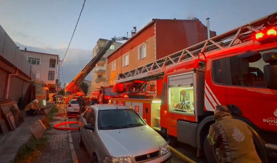 Küçükçekmece’de İftar Saati Yangın Paniği Yarattı İstanbul Küçükçekmece'de iftar saatinde 4 katlı bir binanın çatı katında