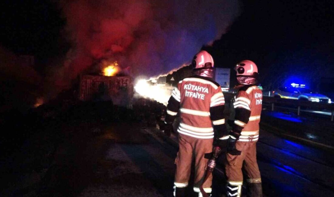 Kütahya’da İplik Yükleyen Tırda Çıkan Yangın Zorla Kontrol Altına Alındı Kütahya-Eskişehir Karayolu'nda, E.G. yönetimindeki iplik yüklü tırda çıkan yangın, itfaiye