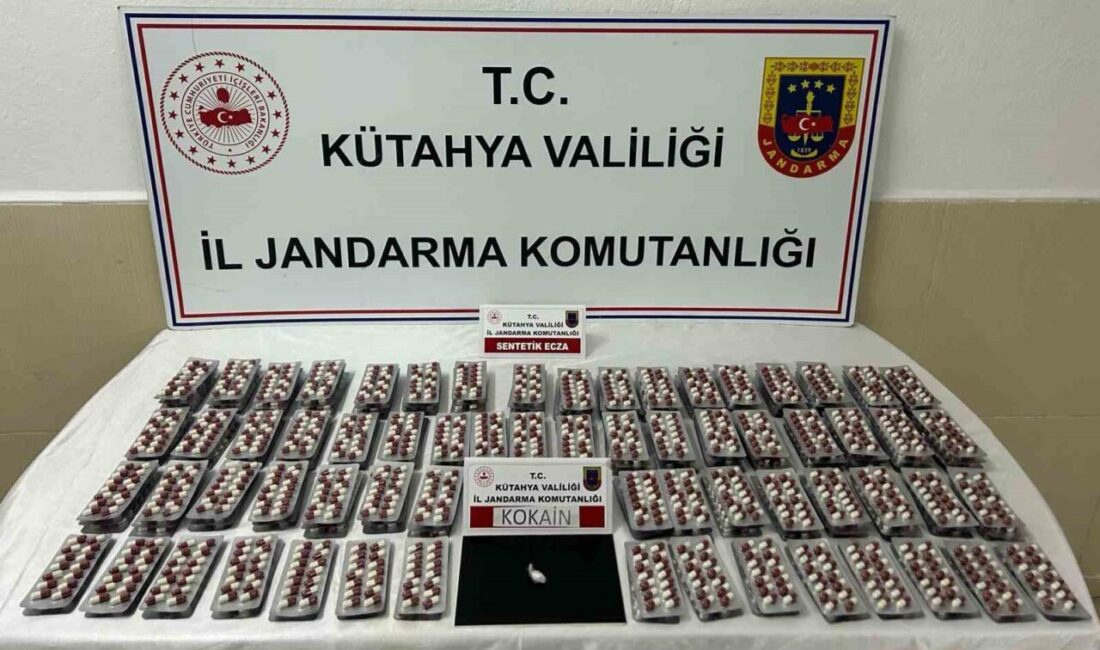 Kütahya’da Jandarma, Uyuşturucu Operasyonunda 2 Bin 870 Sentetik Hap Yakaladı Kütahya'nın Altıntaş ilçesinde gerçekleştirilen operasyon sonucunda 2 bin 870 sentetik