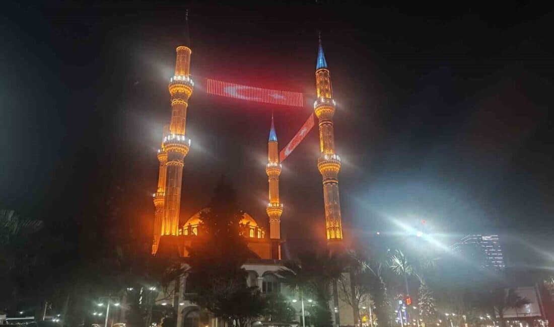 Manisa’da Ramazan Ayı Kutlamaları İçin Saruhanbey Camii’nde Mahya Geleneği Devam Ediyor Mahya geleneği, Osmanlı'dan günümüze uzanan bir gelenek olarak Manisa'daki Saruhanbey