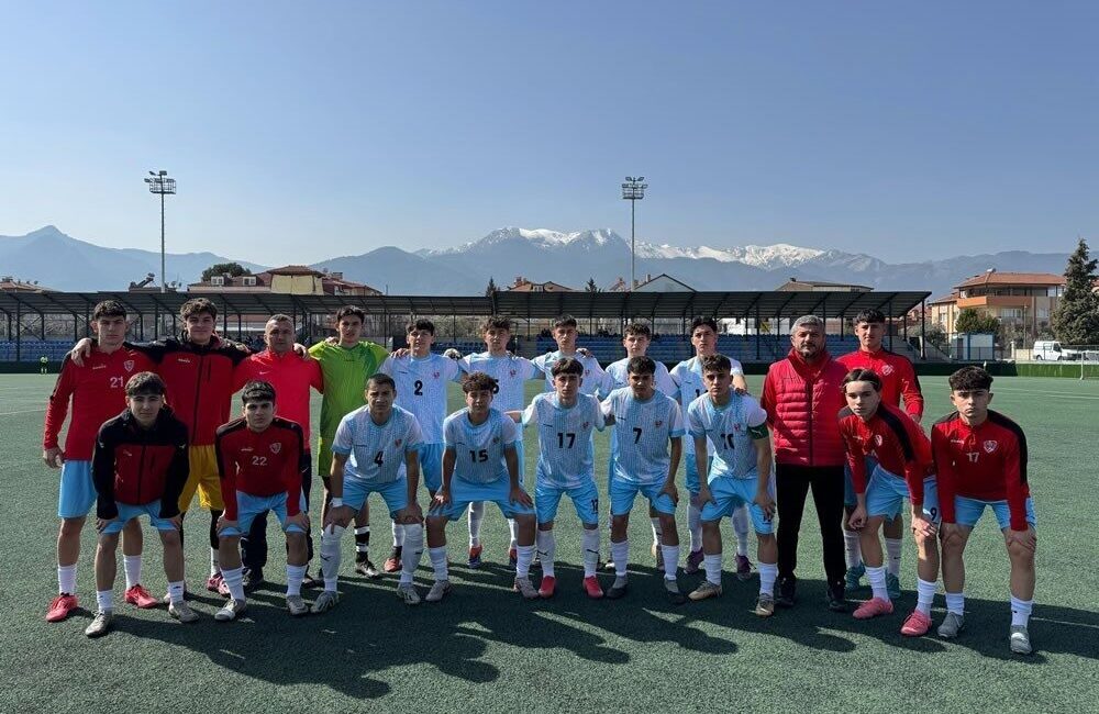 Manisa Spor Lisesi Futbol Takımı, Türkiye Grup Müsabakalarında Grup Birincisi Olup Yarı Finallere Yükseldi Manisa Spor Lisesi Futbol Takımı, Türkiye Grup Müsabakalarında sergilediği başarılı