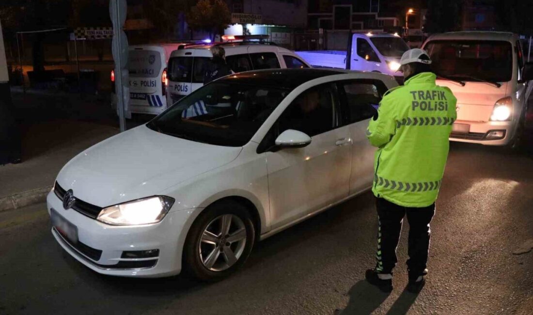 Mersin’de 42 Polis Ekibi, Halk Kompleksinde Genel Güvenlik Denetimi Yaptı Mersin'de 42 polis ekibinin katılımıyla düzenlenen genel denetimde 485 kişi