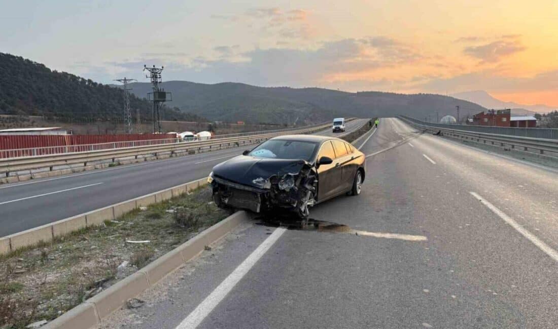 Osmaniye’de otomobilin refüje çarpması sonucu sürücü yaralandı Osmaniye'nin Bahçe ilçesinde, Emre D. yönetimindeki otomobil refüje çarptı. Kaza