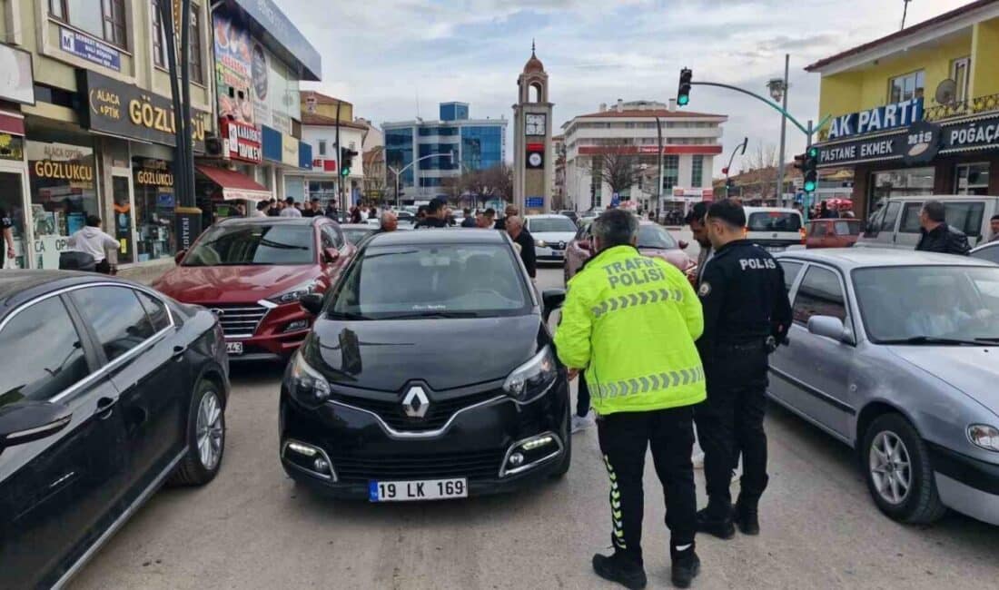 Çorum’un Alaca İlçesinde Araç Çarpması Sonucu Bir Kişi Yaralandı Çorum'un Alaca ilçesinde yolun karşısına geçmeye çalışan İpek C., Ömer