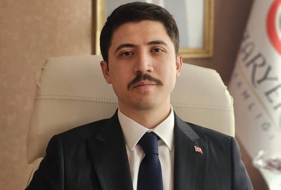 Pazaryeri Kaymakamı, Ramazan’da Dilencilere Dikkat Çekti ve Vatandaşları Uyardı Bilecik’in Pazaryeri Kaymakamı Ahmet Tayyip Kahraman, dini günlerde vatandaşların duygularını