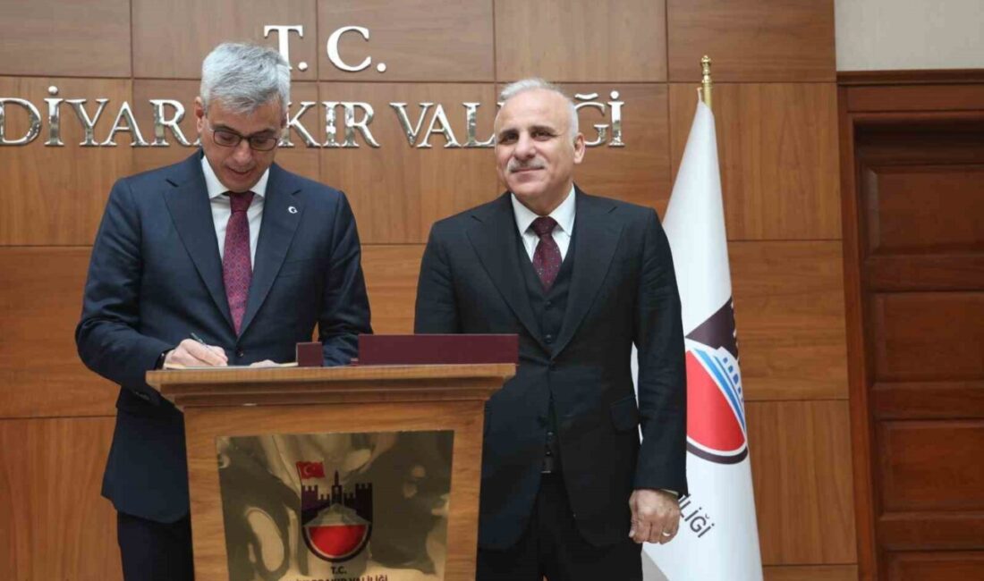 Sağlık Bakanı Kemal Memişoğlu, Diyarbakır Valiliği’ni Ziyaret Etti ve Şeref Defterini İmzaladı Sağlık Bakanı Prof. Dr. Kemal Memişoğlu, Diyarbakır Valiliğini ziyaret ederek