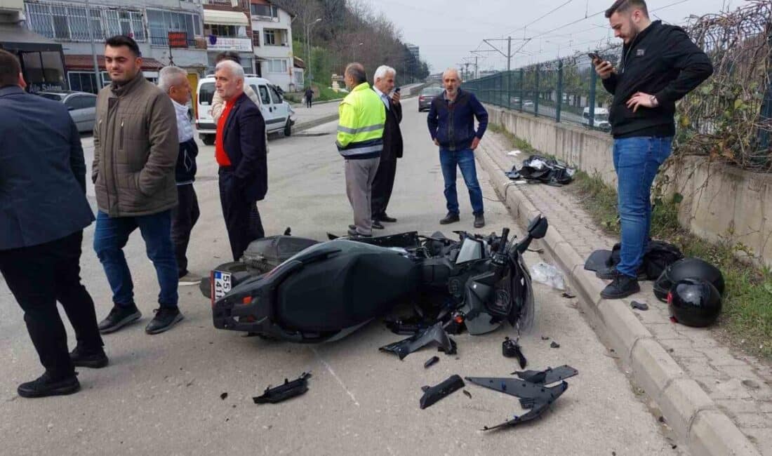 Samsun’da ticari araç ile motosikletin çarpışması sonucu iki kişi yaralandı Samsun'un İlkadım ilçesinde, hafif ticari araç ile motosikletin çarpışması sonucu