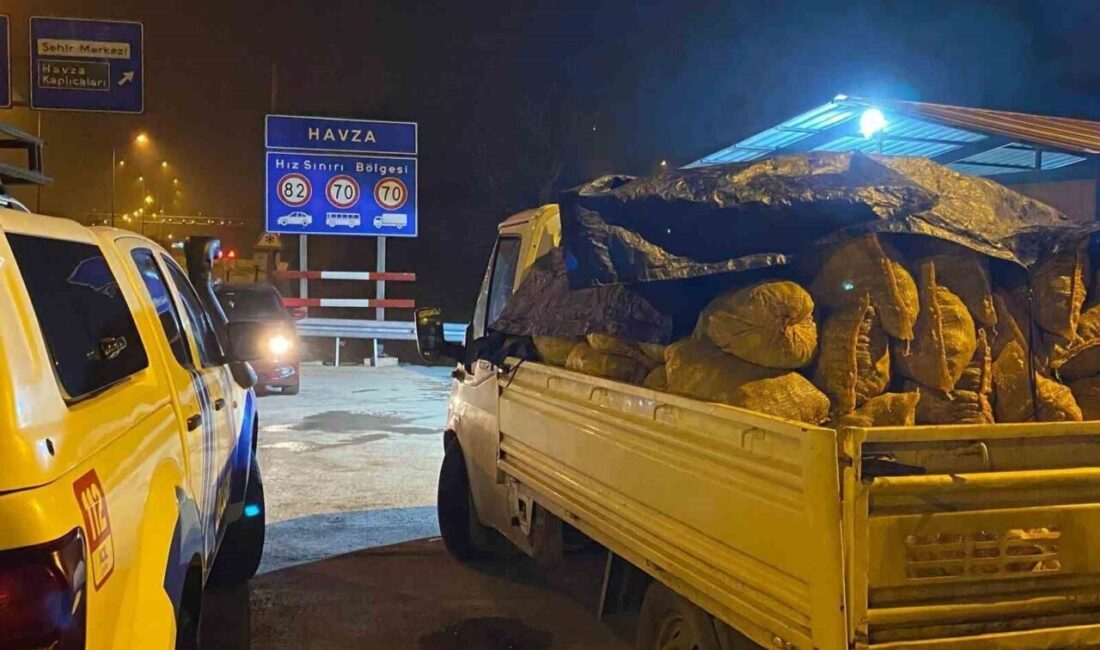 Samsun’da yapılan operasyonda 3,5 ton kaçak midye ele geçirildi. Samsun'un Havza ilçesinde, polis 200 çuval içinde 3.5 ton kaçak