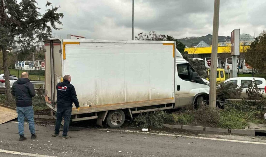 Samsun’da tırın kamyonete çarpması sonucu bir kişi yaralandı. Samsun'un İlkadım ilçesinde tırın kamyonete çarpması sonucu 40 yaşındaki sürücü