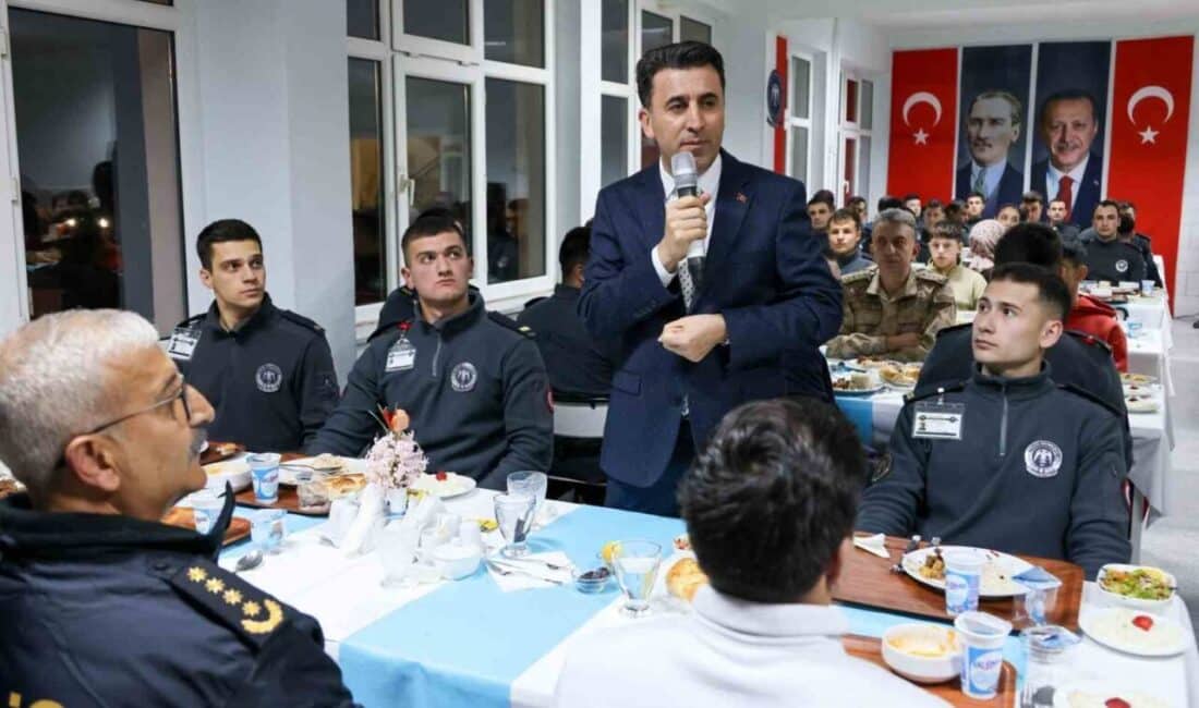 Bilecik Valisi, Polis Adaylarıyla Birlikte İftar Programında Buluştu Bilecik Valisi Şefik Aygöl, polis adaylarıyla iftar programında bir araya