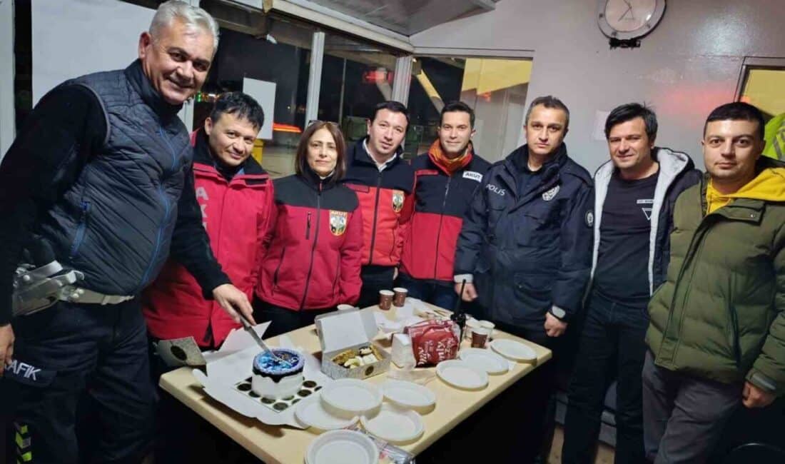 Polis Haftası’nda AKUT Eskişehir Ekibi, Türk Polis Teşkilatı’nın 180. yılını kutladı AKUT Eskişehir ekibi, Türk Polis Teşkilatı'nın 180. yıl dönümü nedeniyle
