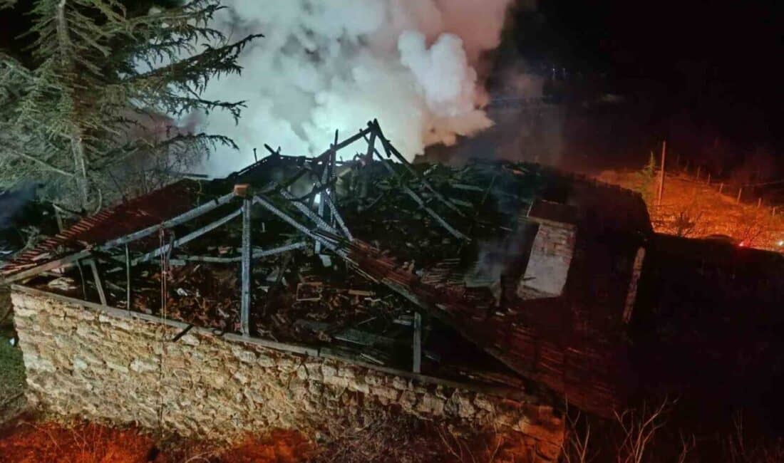 Kızılcahamam’da Yangın: Bir Ev Kullanılamaz Hale Geldi Ankara'nın Kızılcahamam ilçesindeki Seyhamamı Mahallesi'nde bir evde çıkan yangın, evin
