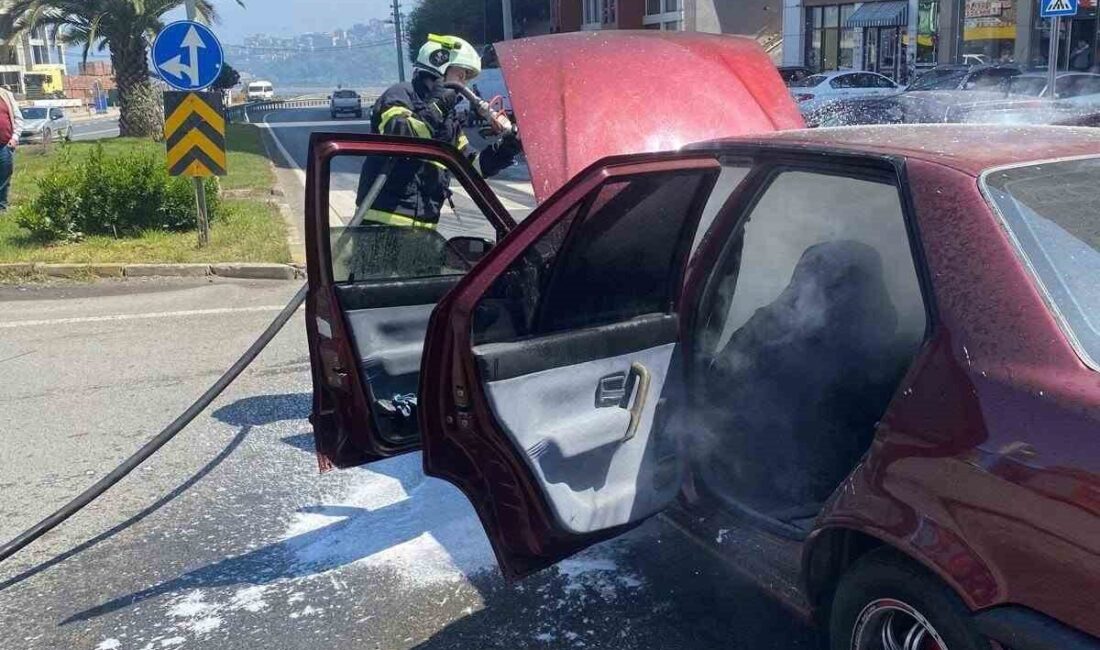 Kozlu’da Otomobil Yangın Çıktı, İtfaiye Hızla Müdahale Etti Zonguldak'ın Kozlu ilçesinde bir otomobilin motor kısmında çıkan yangın, itfaiye
