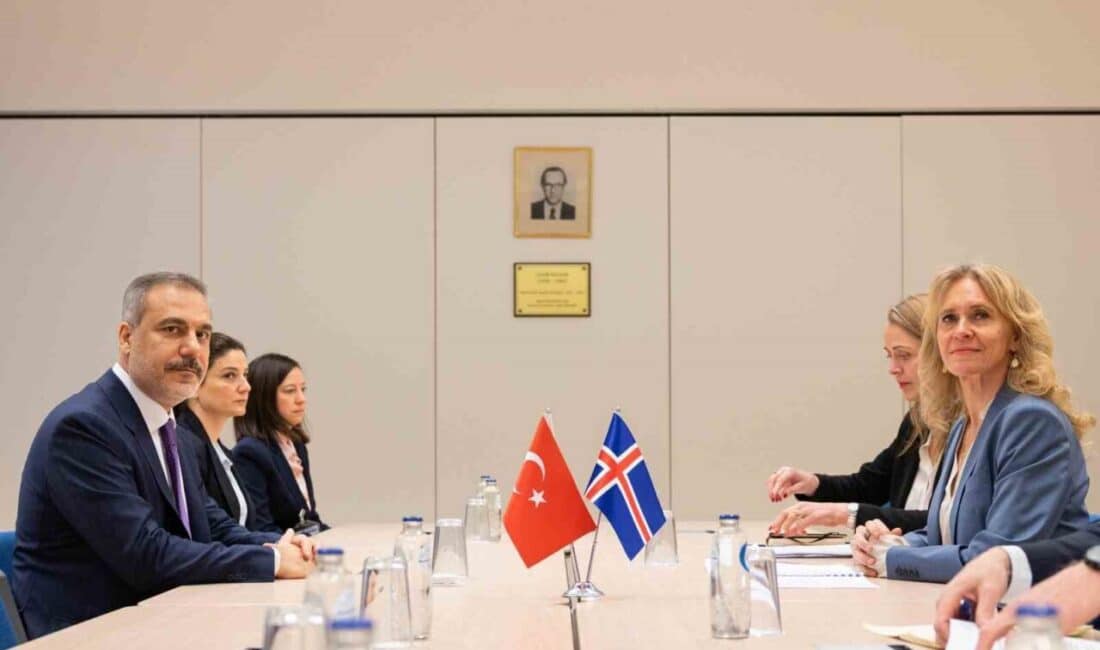 Dışişleri Bakanı Hakan Fidan, Brüksel’de İzlanda’nın Dışişleri Bakanı ile bir araya geldi. Dışişleri Bakanı Hakan Fidan, Brüksel'deki NATO Dışişleri Bakanları Toplantısı sırasında