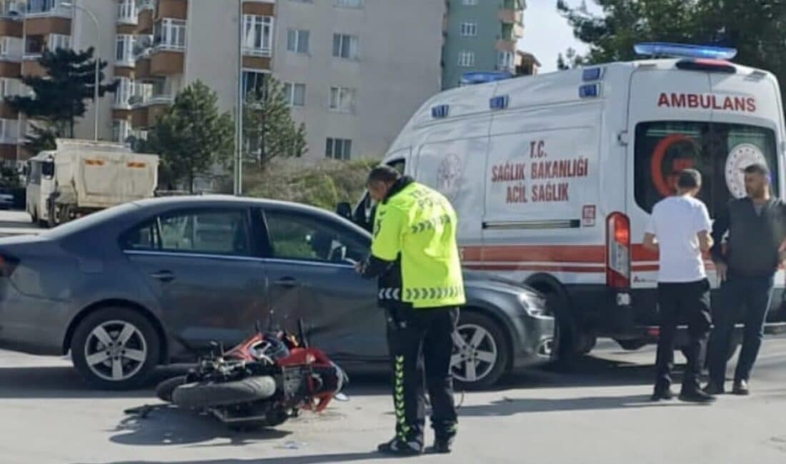 Bilecik’te Otomobil ve Motosiklet Çarpıştı, 1 Kişi Yaralandı Bilecik'te otomobil ile motosikletin çarpışması sonucu Mert Ç. yaralandı. Kaza,