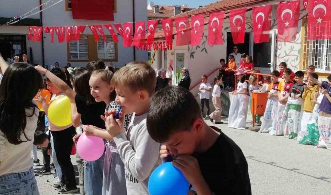 Bozüyük Saffet Şeker İlkokulu’nda 23 Nisan Coşkusu Eğlence Dolu Anlar Yaşattı Bilecik Bozüyük Saffet Şeker İlkokulu'nda 23 Nisan Ulusal Egemenlik ve