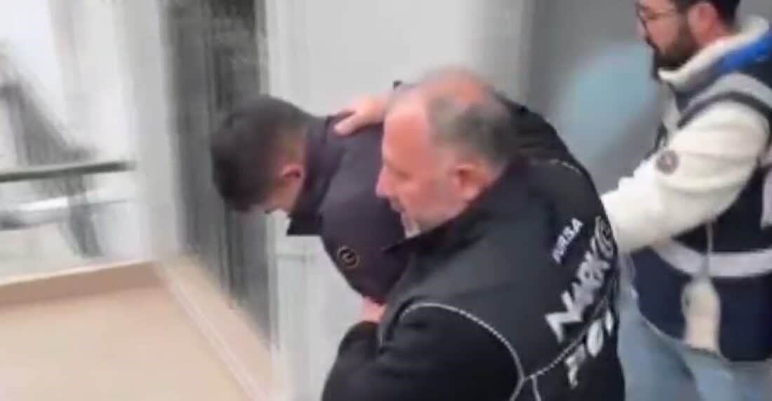 Bursa’da uyuşturucu çetelerine büyük darbe: 41 gözaltı ve tonlarca uyuşturucu madde ele geçirildi! Bursa İl Emniyet Müdürlüğü, uyuşturucu tacirlerine yönelik düzenlediği operasyonda 600