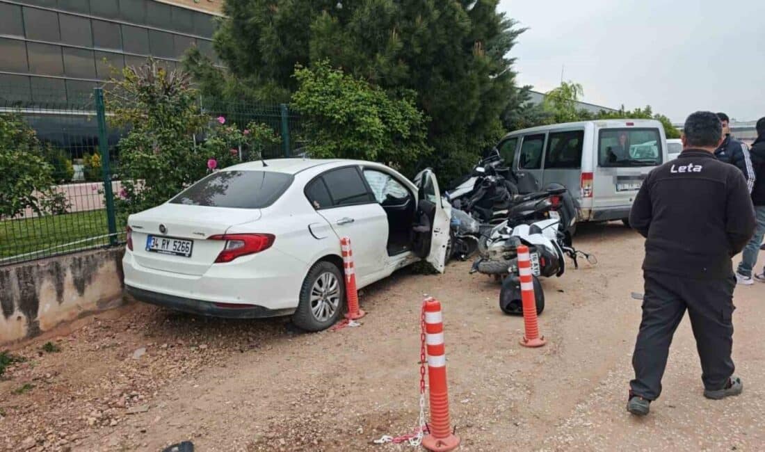 İnegöl’de Kontrolsüz Kavşakta Meydana Gelen Zincirleme Kazada 4 Kişi Yaralandı Bursa'nın İnegöl ilçesinde 3 otomobil ve 5 motosikletin karıştığı kazada