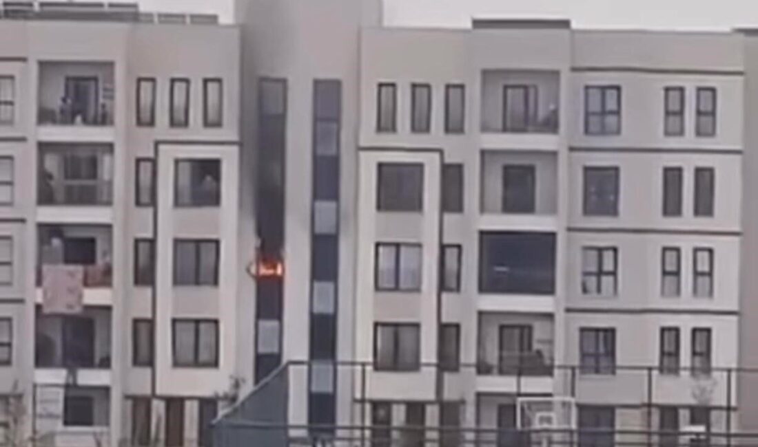 Diyarbakır’da Bir Binada Çıkan Yangında 5 Kişi Dumandan Etkilendi Diyarbakır’ın Bağlar ilçesindeki bir binada çıkan yangında, 3'ü çocuk toplam
