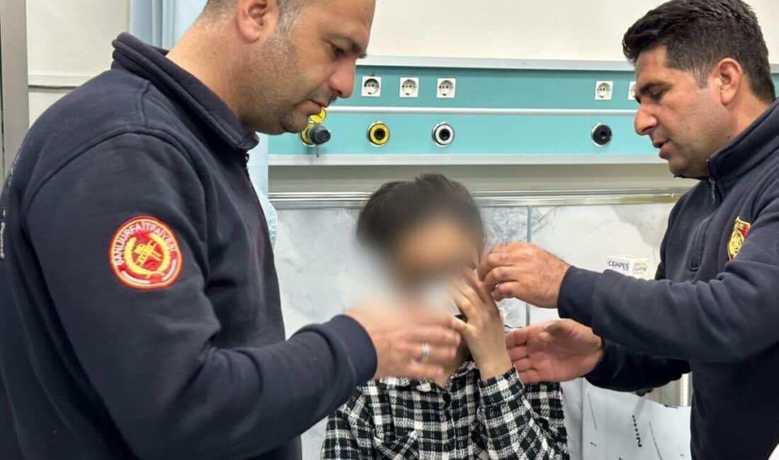 Şanlıurfa’da genç kız, elbisesinin fermuarına parmağını sıkıştırdı ve hastaneye kaldırıldı Şanlıurfa'da 15 yaşındaki Yasemin S., evde elbise değiştirirken göz kapağını