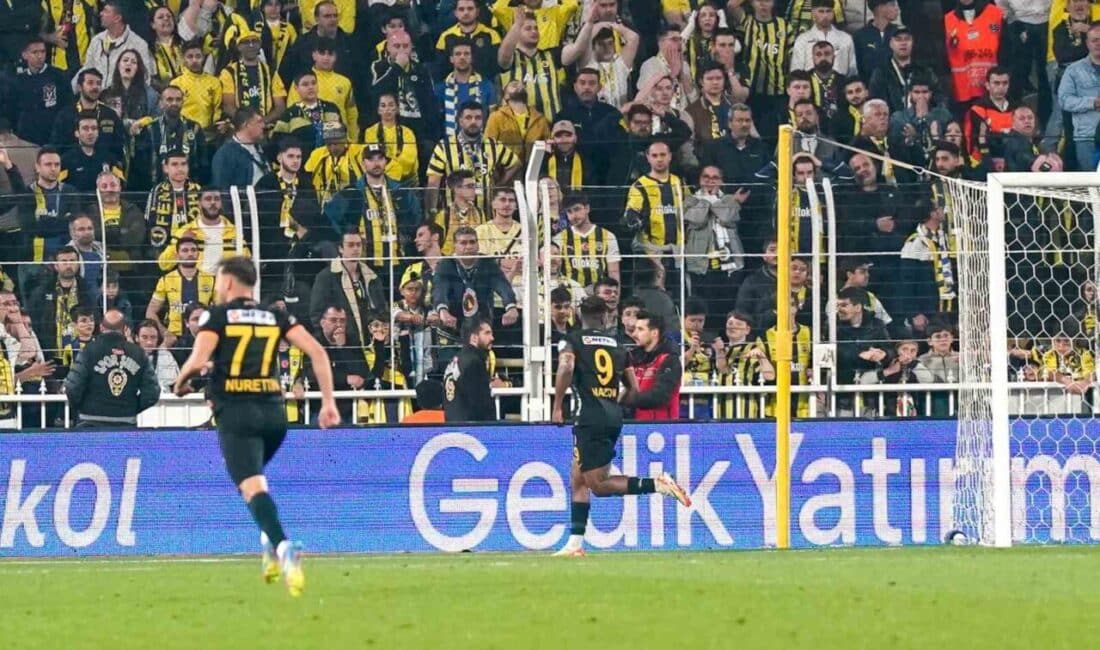 Fenerbahçe Taraftarı, Kayserispor Maçının Ardından Yönetimi İstifaya Çağırdı Fenerbahçe taraftarı, Kayserispor ile 3-3 berabere kalınan maçın ardından yönetimi