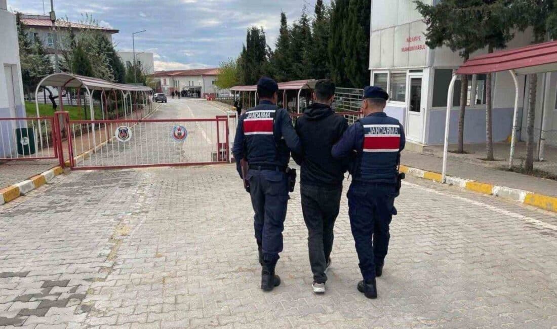 Gaziantep’te 10 ayrı suçtan hakkında 21 yıl hapis cezası bulunan şahıs, jandarma tarafından yakalandı. Gaziantep'te jandarma, 10 suç kaydı ve 21 yıl hapis cezası