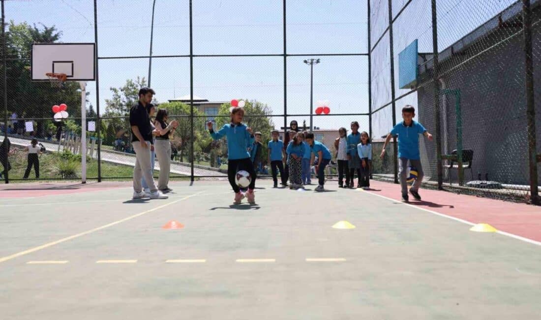 Hasan Kalyoncu Üniversitesi’nden çocuklara özel “Abur Cubur Mahallesi” tiyatro gösterimi gerçekleştirildi. Hasan Kalyoncu Üniversitesi, 23 Nisan Ulusal Egemenlik ve Çocuk Bayramı