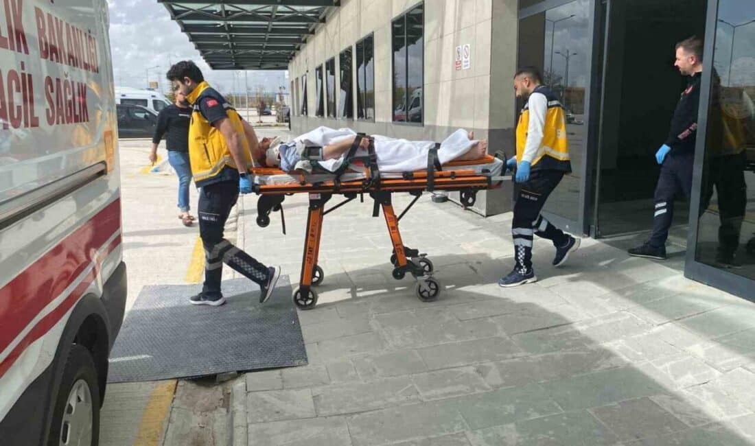 Kulu’da Çatıyı Çatarken Düşen Usta Hastaneye Kaldırıldı Konya'nın Kulu ilçesindeki inşaatta çatı ustası E.E.U., çatıyı çatlarken yaklaşık
