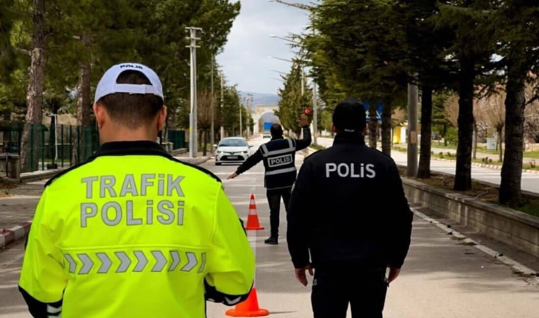 Isparta’da Son Bir Haftada Yapılan Denetimlerde 13 Kişi Yakalandı, 2 Bin 604 Sürücüye Ceza Verildi Isparta'da polis, 30 Mart - 5 Nisan tarihleri arasında düzenlediği