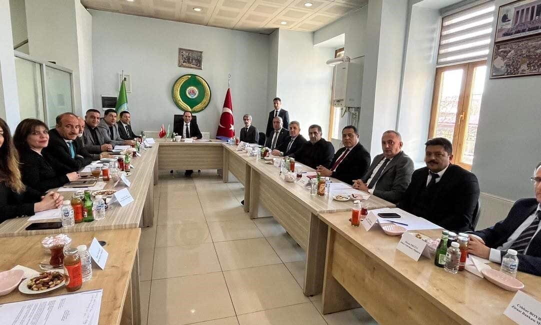 Kars Koruma Kurulu Nisan Toplantısı Başsavcı Çepni Başkanlığında Gerçekleştirildi Kars Koruma Kurulu, Cumhuriyet Başsavcısı Mehmet Çepni başkanlığında toplandı. Toplantıda,