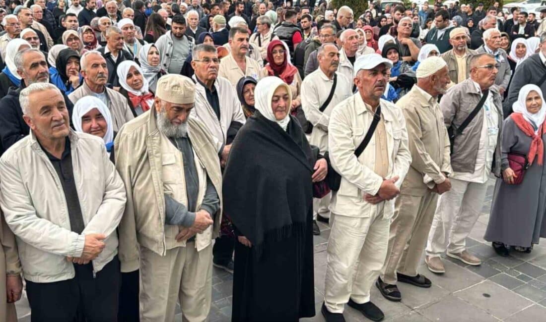 Kayseri’den Hac İçin Yola Çıkan İlk Kafile Uğurlandı Kayseri'de, hac görevini üstlenecek olan 315 kişilik ilk kafile, Ahmet