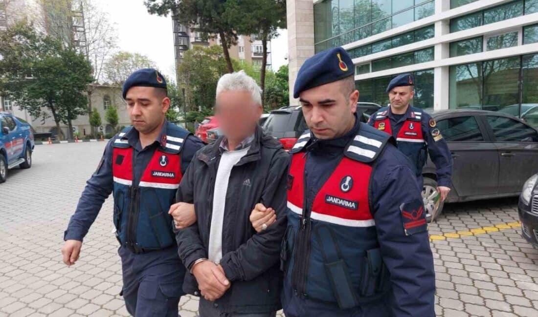 Samsun’da 11 yıl 8 ay hapis cezası bulunan cinayet zanlısı, tutuklanarak cezaevine konuldu. Samsun'da A.D. (52), İzmir'de işlem gören bir dava sonucunda 11
