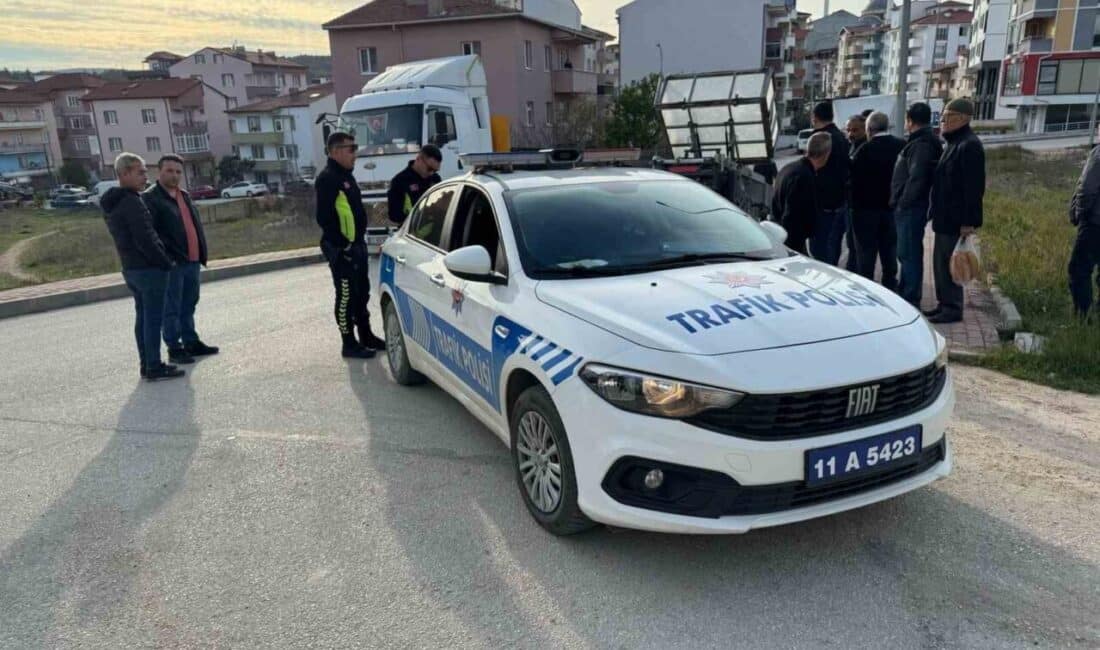 Bilecik’te Otomobil ve Motosikletin Çarpışması Sonucu 1 Yaralı! Bilecik'te otomobil ve motosikletin çarpıştığı kazada 14 yaşındaki T.A. yaralandı.
