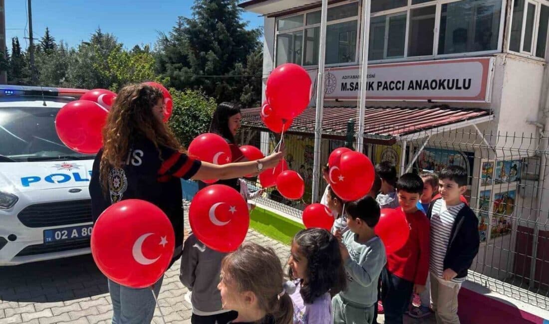 Adıyaman’da 23 Nisan Kutlamalarında Polislerden Öğrencilere Sıcak Ziyaret 23 Nisan Ulusal Egemenlik ve Çocuk Bayramı etkinlikleri kapsamında Adıyaman'ın