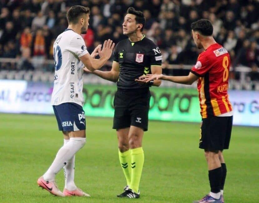 Direnç Tonusluoğlu, Adana Demirspor ve Kayserispor karşılaşmasında bu sezon 3. kez düdük çalacak Hakem Direnç Tonusluoğlu, bu sezon Adana Demirspor ile Kayserispor arasındaki