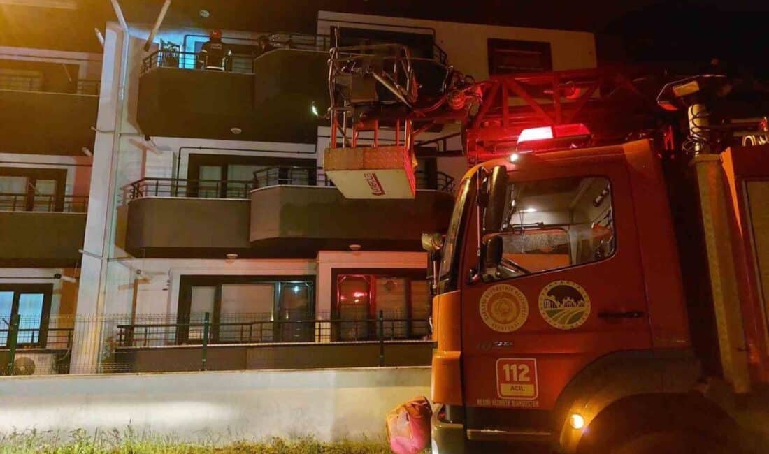 Akyazı’da Kombinin Alev Almasıyla Yangın Çıktı, İtfaiye Hızla Müdahale Etti Akyazı'da, 3 katlı bir binanın 3. katındaki E.K.'ye ait evin