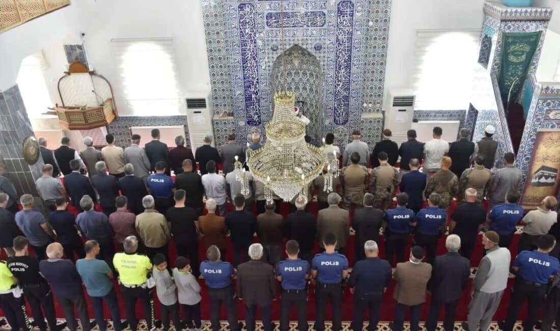Adıyaman’da Şehit Polisler İçin Mevlit Töreni Düzenlendi Adıyaman'daki mevlitte, 27 Nisan 2024'te polis memuru Süleyman Uğur Şahin'in