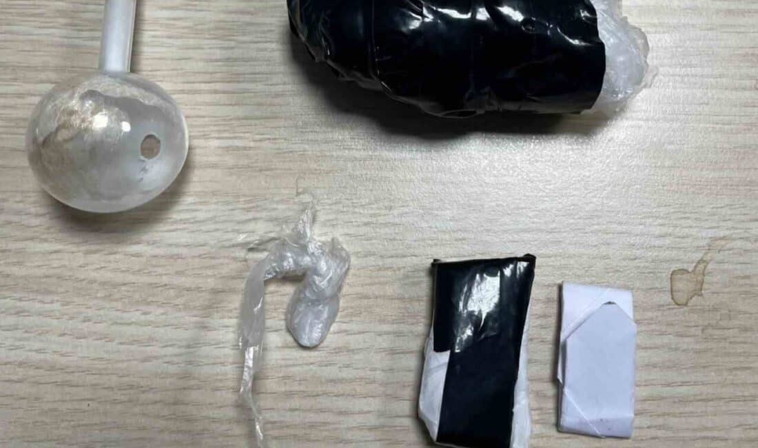 Akyurt’ta Uyuşturucu Ticareti Yapan İki Şüpheli Operasyonda Yakalandı Ankara'nın Akyurt ilçesinde, uyuşturucu ticareti iddiasıyla M.Y. ve M.C. isimli