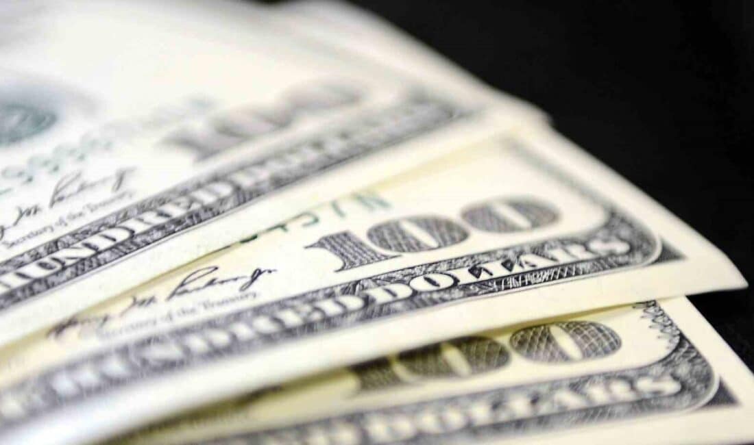 Döviz kurları güne nasıl başladı: Dolar 38,56 TL, Euro ise 43,66 TL. Dolar, 38,5620 liradan işlem görürken, euro 43,6620 liradan işlem görüyor.