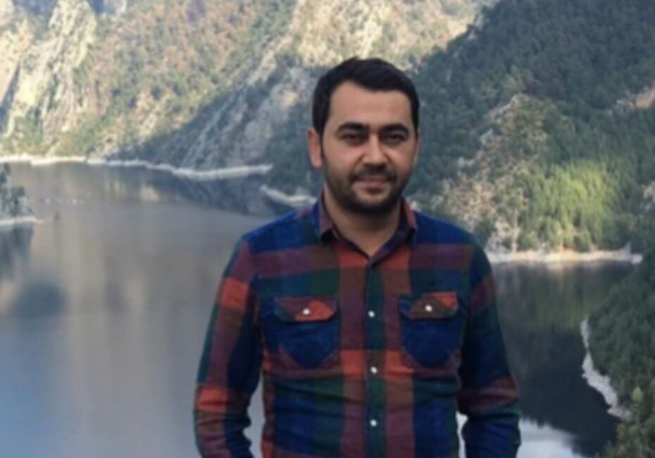Adana'nın Salbaş Mahallesi'nde Kadir E., husumetli olduğu Haluk Taş'a sopayla