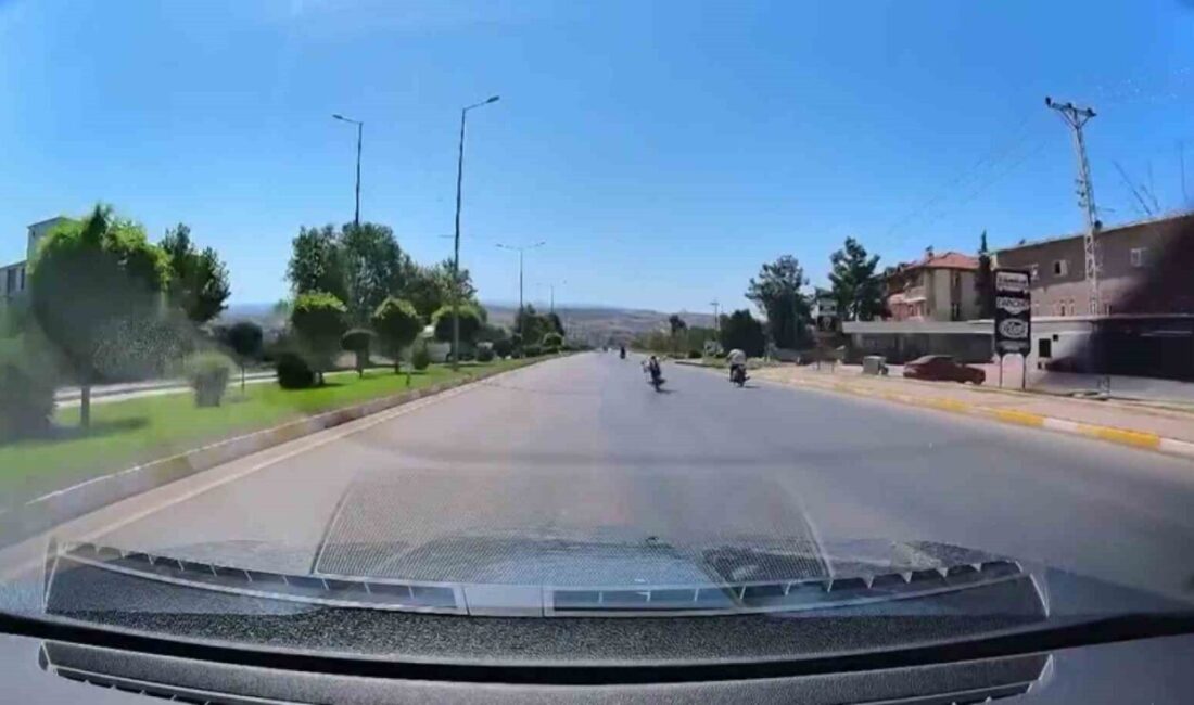 Tokat'ın Erbaa ilçesinde D-100 kara yolunda tehlikeli şekilde motosiklet kullanan