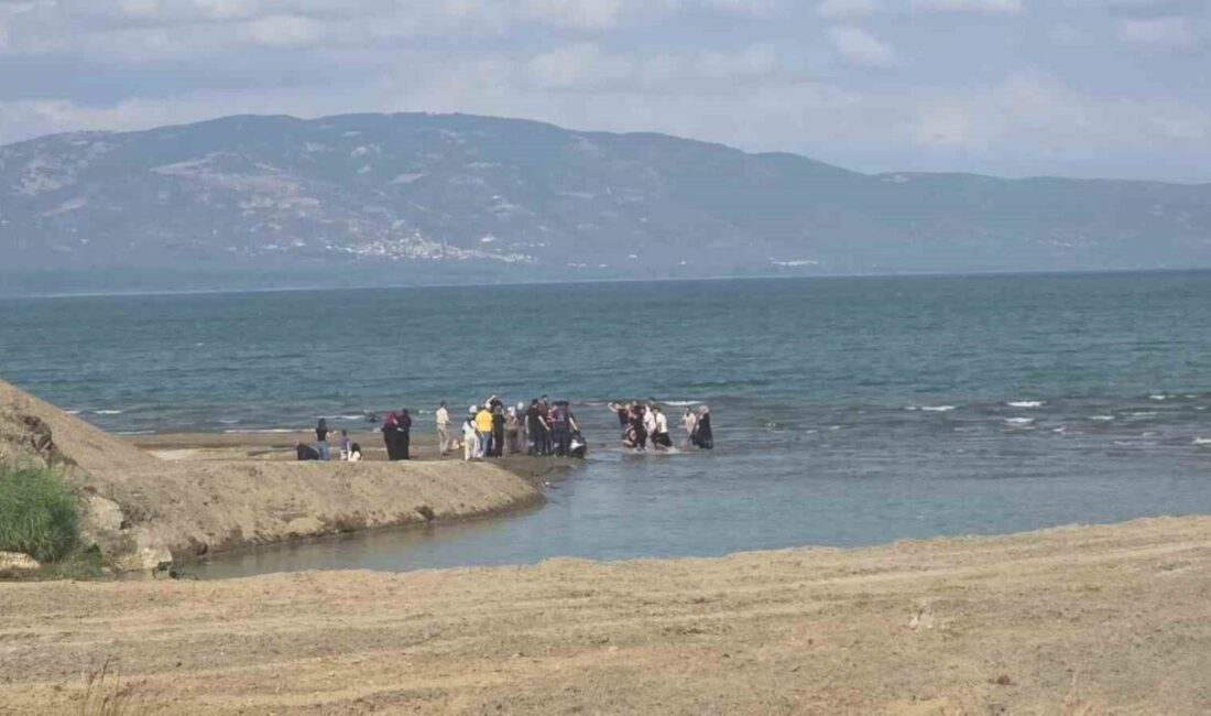Bilecik'ten İznik Gölü Orhangazi sahiline pikniğe gelen Çetin ailesinin 6